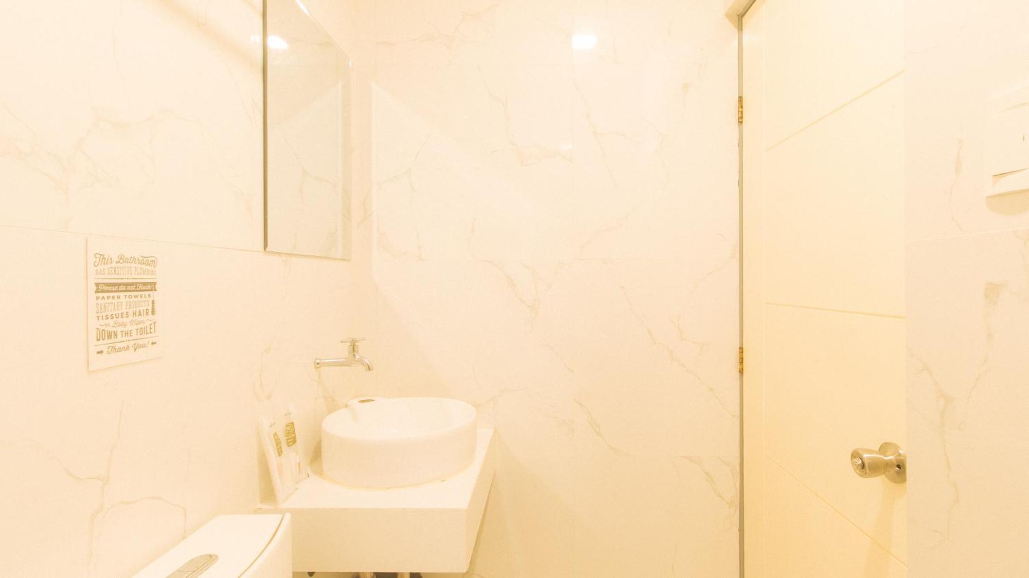 Reddoorz Plus At Seventy Five Inn Near Manila Airport Paranaque City Bagian luar foto