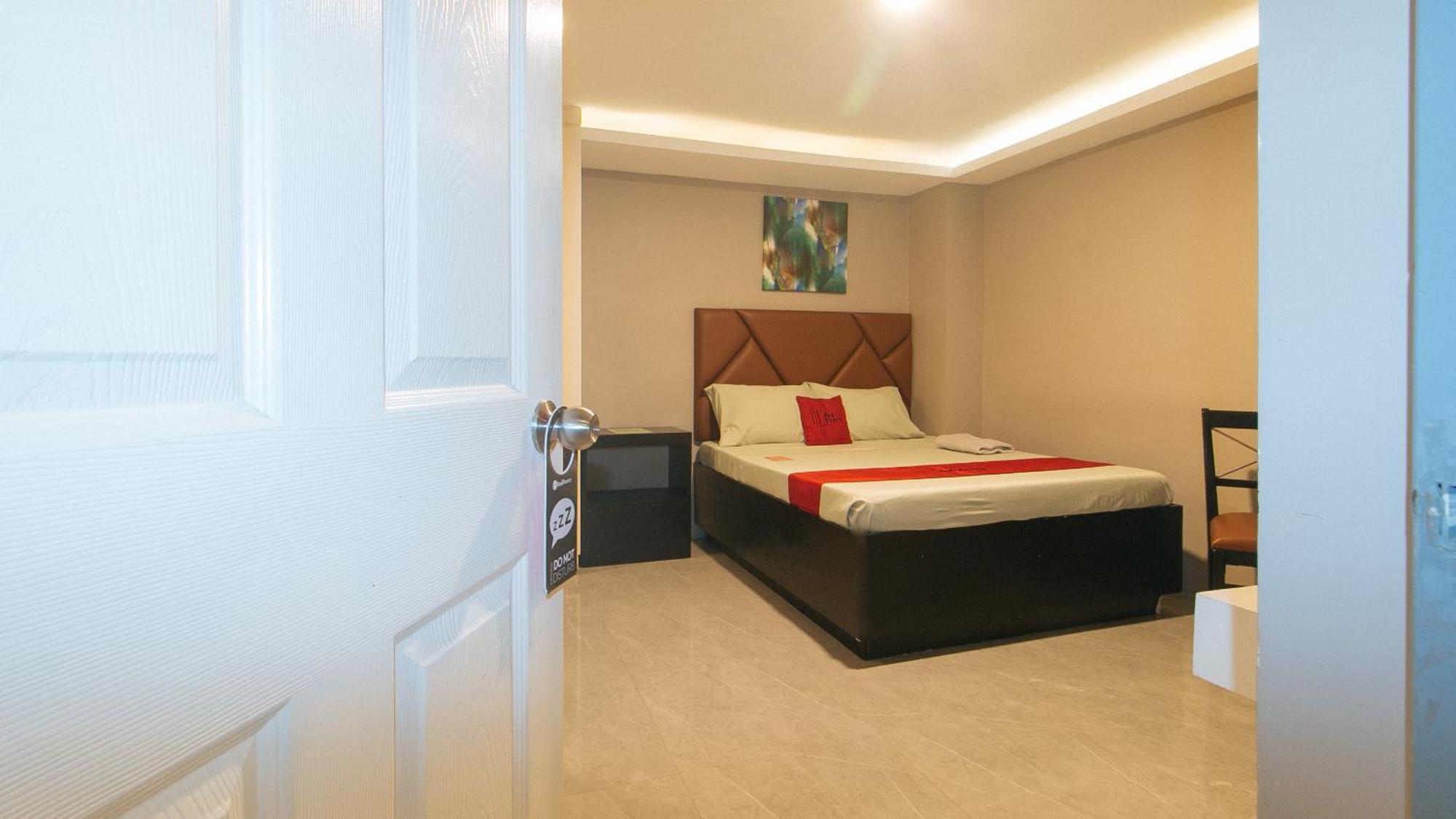 Reddoorz Plus At Seventy Five Inn Near Manila Airport Paranaque City Bagian luar foto