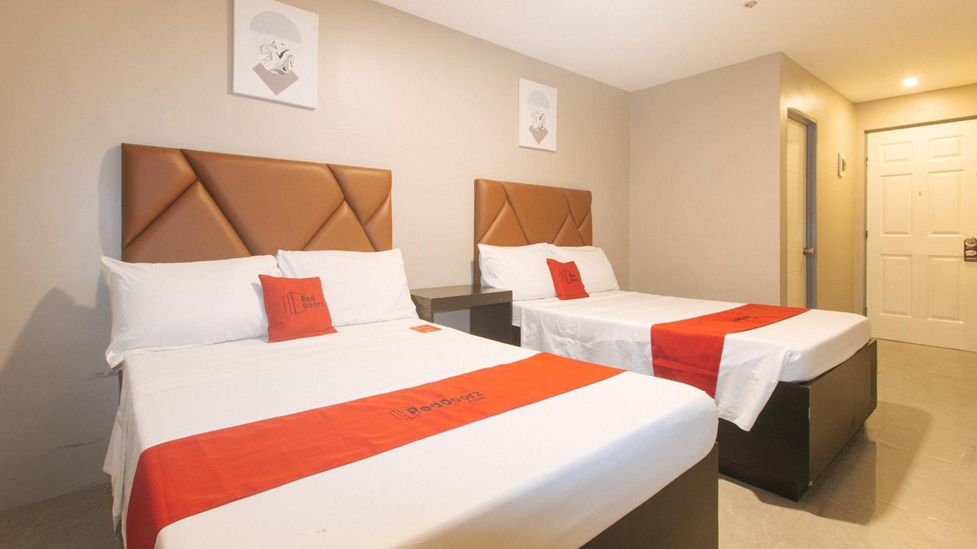 Reddoorz Plus At Seventy Five Inn Near Manila Airport Paranaque City Bagian luar foto