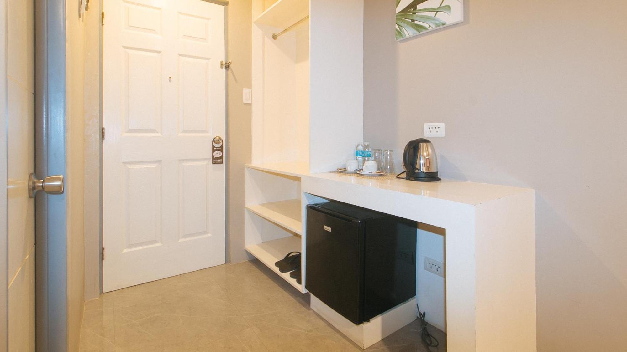Reddoorz Plus At Seventy Five Inn Near Manila Airport Paranaque City Bagian luar foto