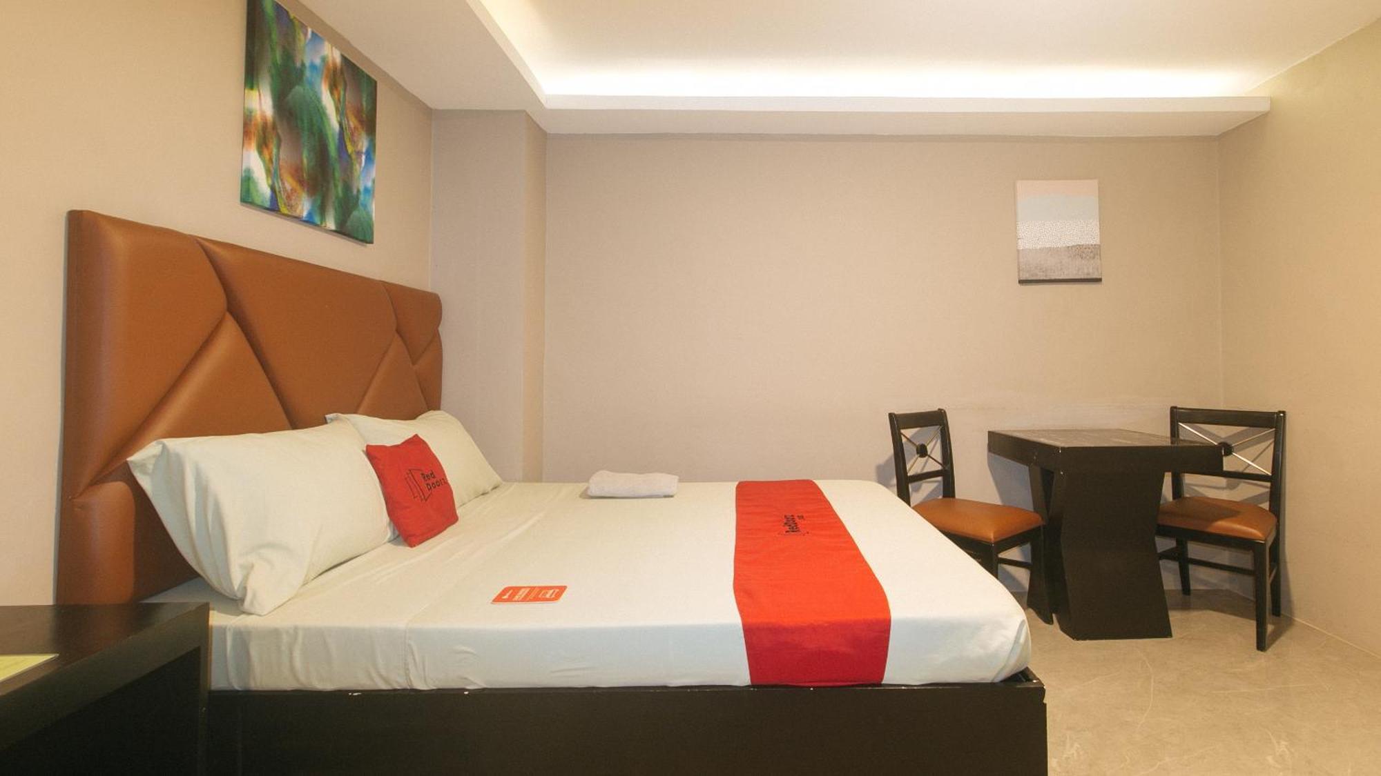Reddoorz Plus At Seventy Five Inn Near Manila Airport Paranaque City Bagian luar foto