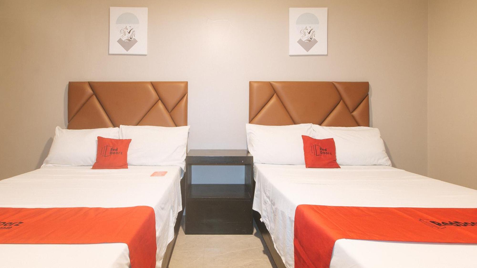 Reddoorz Plus At Seventy Five Inn Near Manila Airport Paranaque City Bagian luar foto