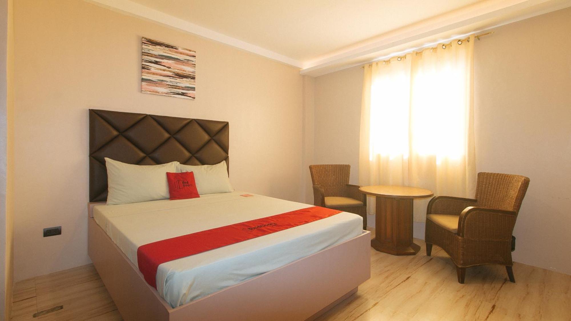 Reddoorz Plus At Seventy Five Inn Near Manila Airport Paranaque City Bagian luar foto