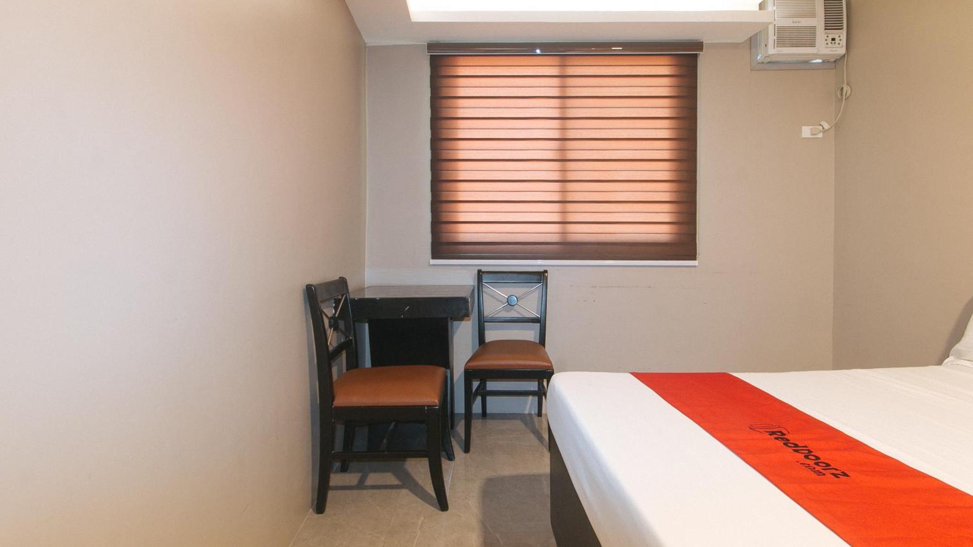 Reddoorz Plus At Seventy Five Inn Near Manila Airport Paranaque City Bagian luar foto
