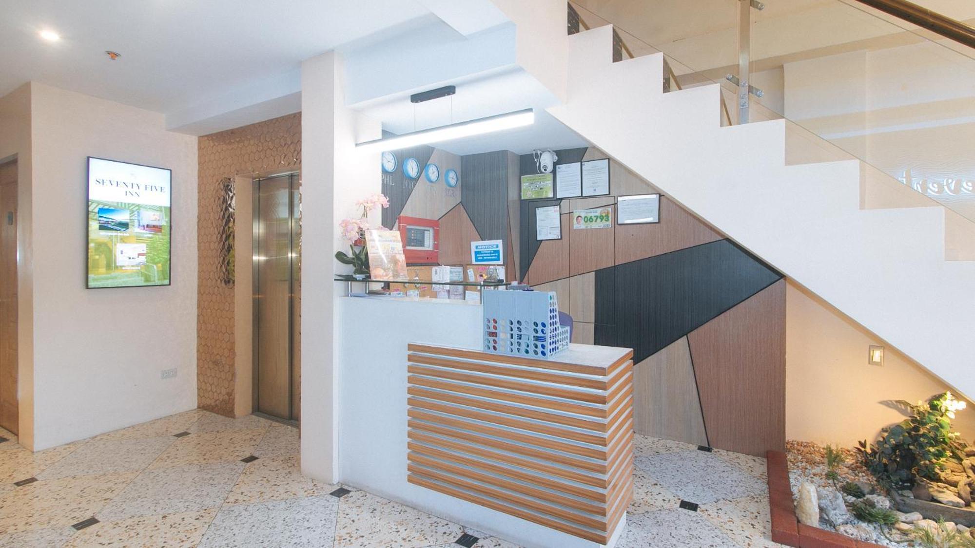 Reddoorz Plus At Seventy Five Inn Near Manila Airport Paranaque City Bagian luar foto
