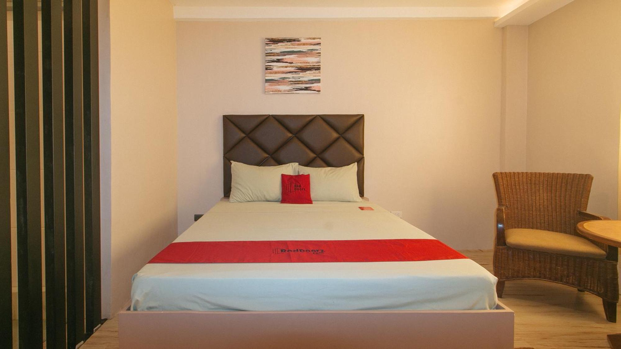 Reddoorz Plus At Seventy Five Inn Near Manila Airport Paranaque City Bagian luar foto