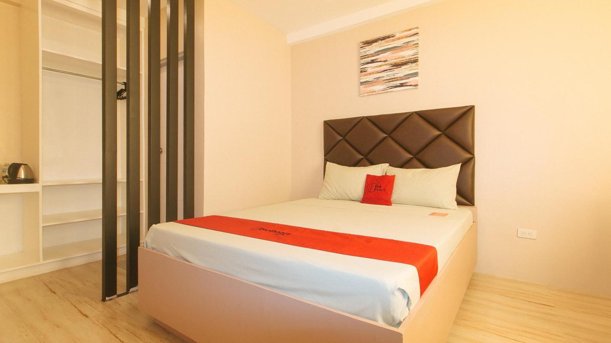 Reddoorz Plus At Seventy Five Inn Near Manila Airport Paranaque City Bagian luar foto