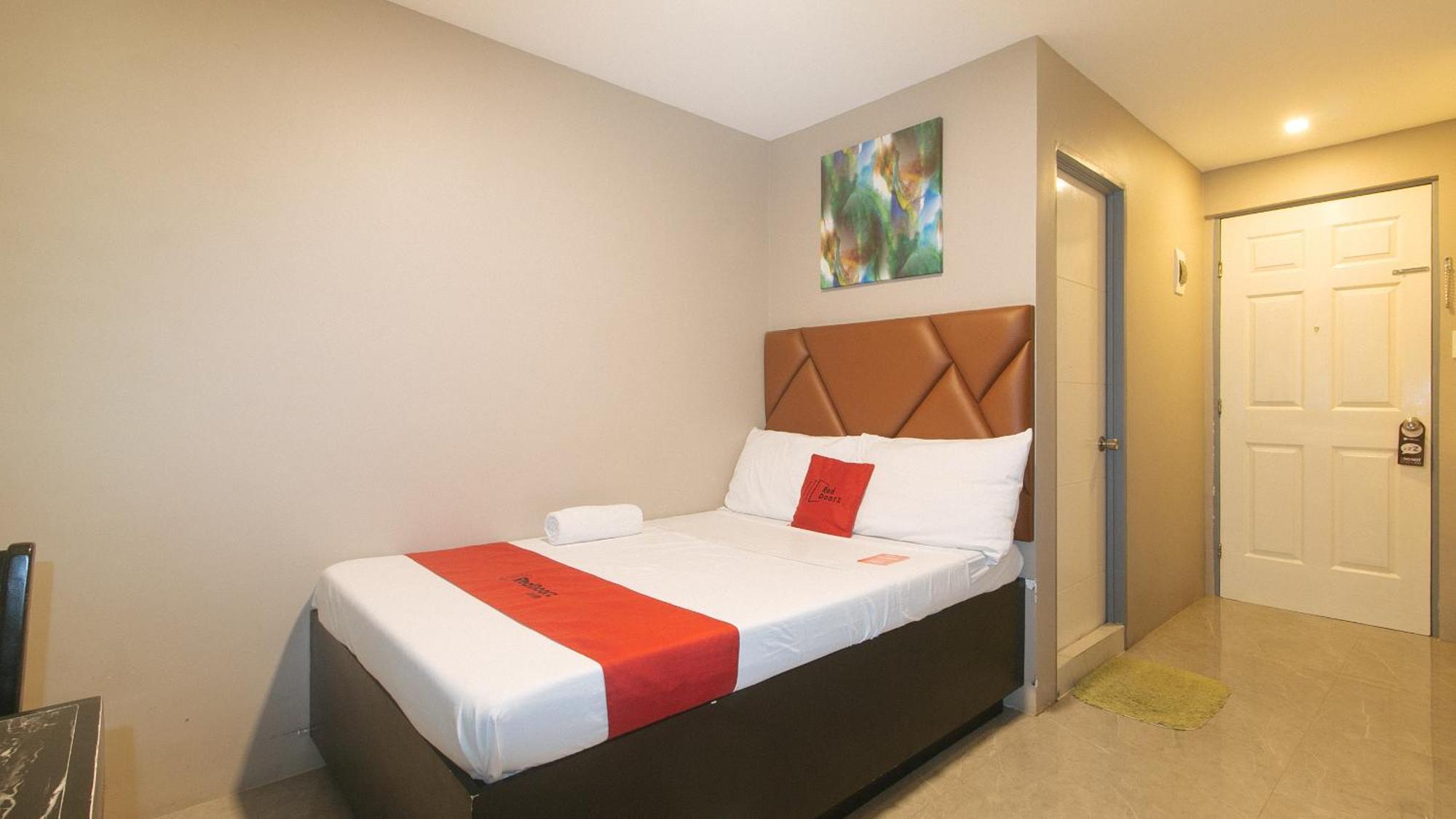 Reddoorz Plus At Seventy Five Inn Near Manila Airport Paranaque City Bagian luar foto